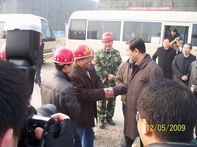 山東省委常委、副省長王軍民到集團公司援建北川人民醫(yī)院工程視察指導工作